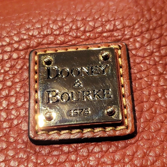 Dooney& Bourke 12.5×8 ×5 gorgeous deep orange color. Handle and shoulder strap - Picture 7 of 11